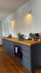 Ruhige-Moderne Wohnung mit Burgblick