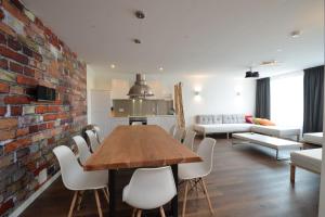 3 Bathroom, Rhapsody In Roof, Penthouse