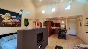 Ocean Dream Art Deco Studio wbalcony