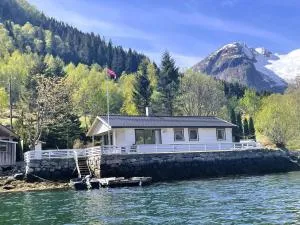 Der Fjordtraum in Balestrand direkt am Wasser - 旺斯内斯