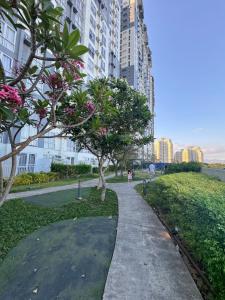 Mayas Home in Pasig Aesthetic and Cozy with Pool access and Netflix