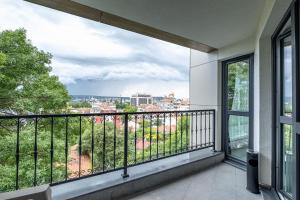 Boutique 1 bedroom apartment with Private Parking and Port View