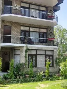 Family Floor at Riverside B&B - Badāmibāgh