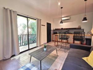 Riverside Apartments - Walk to the Beach in Santa Teresa! Newly Renovated!