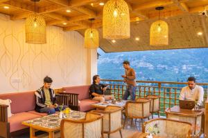 Zostel Old Manali, Goshal Road