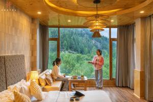 Zostel Old Manali, Goshal Road