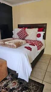 Goodlife Guest house in mafikeng - Mahikeng