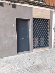 Alba Home , junto al estadio fútbol y Ribera