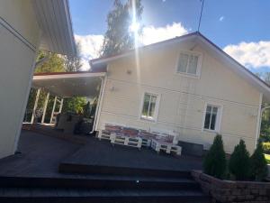 Uudehko tunnelmallinen talo