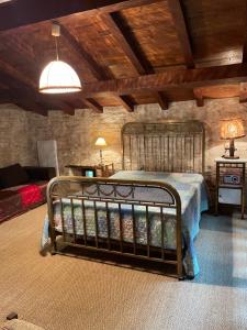 Maisons de vacances Maison pierre avec piscine privee : photos des chambres