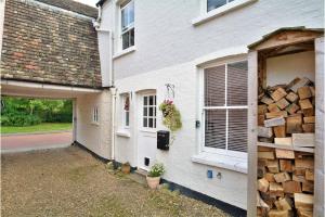 The Holts - Charming 2 Bed Cottage