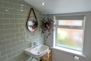 McEnroe Cottage - Heart of Town - Beach