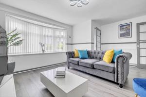 Stylish 3 bed in great location - BTA Homes Serviced Accommodation Wolverhampton