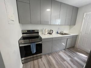 Remodeled Little Havanna Apartments great location