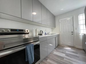 Remodeled Little Havanna Apartments great location