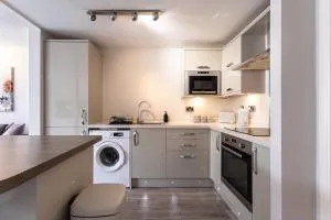 Modern 2 Bed Apartment Near Gatwick - Three Bridges