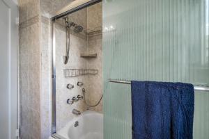 Chic Charming 2-Bedroom with office in the WeHo