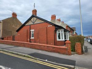 Country Style Modern Self Catering 3 Bedroom Bungalow in Blackpool