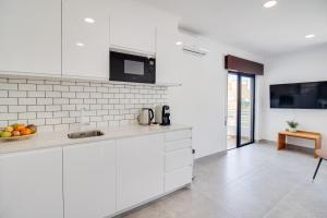 Modern 1 BD Ocean View AC Wi-Fi Beach 100m