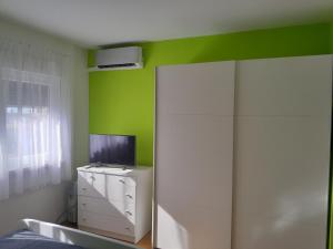 Apartman Tombili 7- minute walk to the Valsaline beach and Lungomare promenade