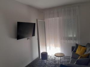 Apartman Tombili 7- minute walk to the Valsaline beach and Lungomare promenade