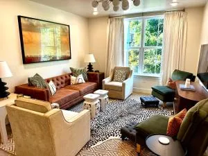 The Vault - Perfect Location! - بيتسفيل