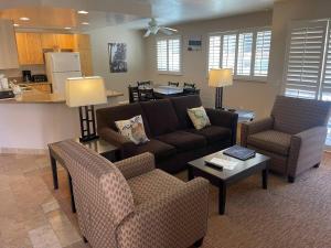 Sand Pebbles Resort - Amazing 2 Bedroom Condo Right by the Beaches & Attractions