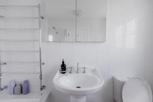 The Cutest Cottage In Town - South Hobart