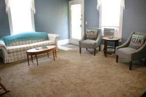 1800s Victorian Patriot House