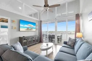 St John - Downtown Waterfront Penthouse Pool Parking Dock - Key West