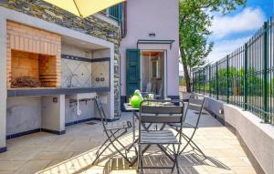 2 Bedroom Nice Home In Cogorno