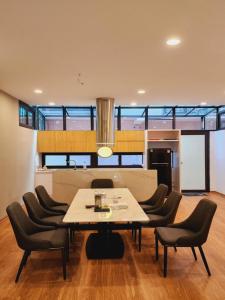 Villa Lotus - 6 Phòng Ngủ - Sát Biển - Đầy đủ tiện nghi