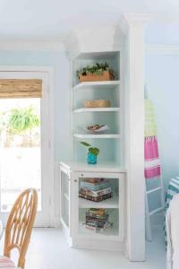 Charming 3BR 2 bath beach bungalow with hot tub!