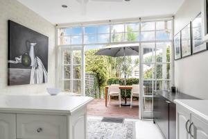 Ideal Location 3 bdr Paddo Terrace Parking & Pets