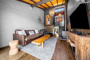 Deadwood Den - Luxurious 3BR Townhouse l Lake Views l Bath l WiFi