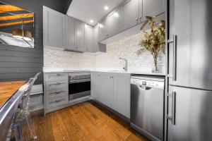 Deadwood Den - Luxurious 3BR Townhouse l Lake Views l Bath l WiFi