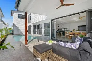Black Wattle Beach House - just opposite the beach - Casuarina