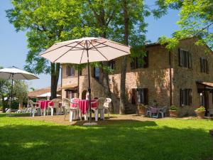 Farmhouse in Tuscany with Pool & Scenic Views