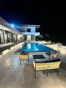 Nyla Tropicana - Chauk