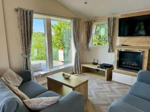 Fable Lodge Tattershall Lakes - luxury lakeside lodge with hot tub