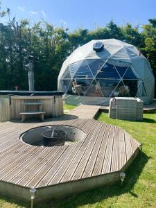 Beautiful Olive Pod Geo Dome House with Hot Tub