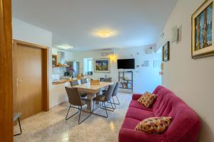 Villa Bonaca Cozy Family & Friends Retreat with Heated Pool