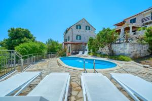 Villa Bonaca Cozy Family & Friends Retreat with Heated Pool