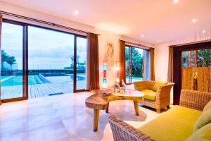 Moana 3 BR Beachfront Villa JU30