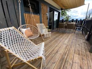 B&B / Chambres d'hotes HALTE a Reyrieux : Studio - Vue sur Piscine  - Non remboursable