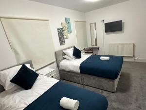 PRIVATE ROOM In TOWN CENTRE FREE PARKING WI FI AND PATIO WITH AA STAY LTD