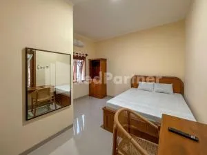 Ndalem Joglo Kawijayan Syariah Mitra RedDoorz - Colomadu