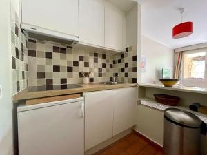 Appartements 4 personnes-clim-piscine-parking : photos des chambres