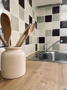 Appartements 4 personnes-clim-piscine-parking : photos des chambres