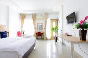 Urbanview SRB near Mall Ciputra Cibubur by RedDoorz